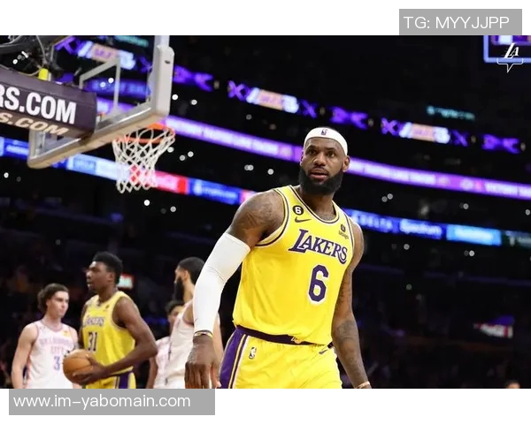 夸梅赞詹姆斯精彩表现十步上篮得分展现历史得分王的优雅风采 夸梅赞詹姆斯精彩表现十步上篮得分展现历史得分王的优雅风采