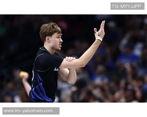 弗拉格圣诞大战表现出色贡献27分6板5助哈珀20分钟内也有亮眼表现 弗拉格圣诞大战表现出色贡献27分6板5助哈珀20分钟内也有亮眼表现